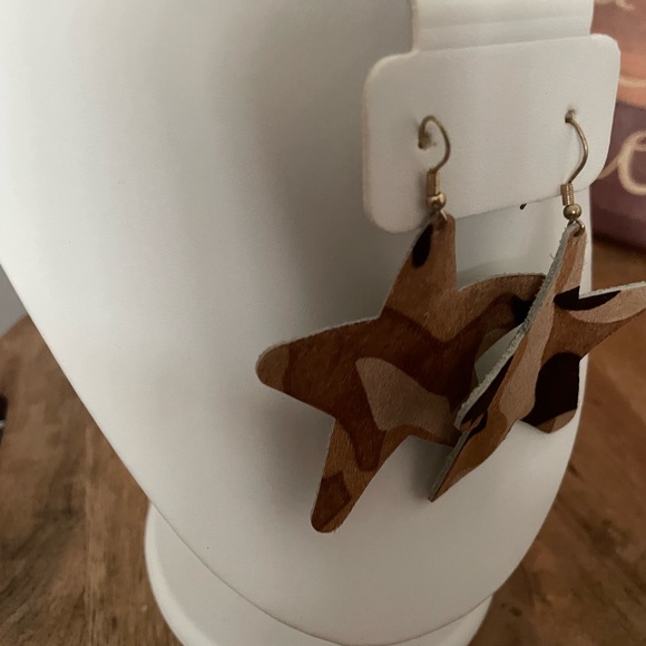 NWT-Women's earrings - Picture 3 of 5